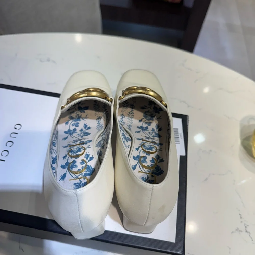 Gucci Women's Cream Loafers with Gold GG Logo Size 8 - Picture 3 of 8